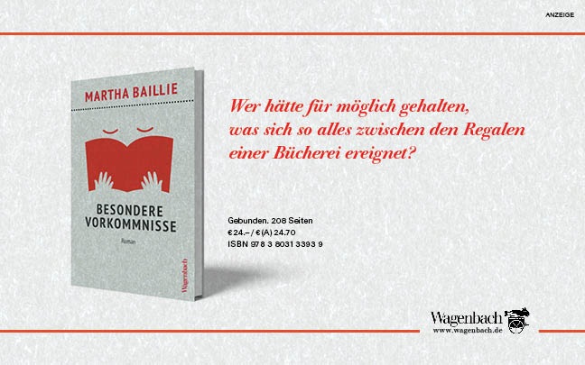 Werbeteaser: Der Hintergrund ist hellgrau und weiß meliert. Rechts steht in rostroter Schrift: "Wer hätte für möglich gehalten, was sich so alles zwischen den Regalen einer Bücherei ereignet?" Links ist das Buch "Besondere Vorkommnisse" von Martha Baillie aus dem Wagenbach Verlag abgebildet. Der Link führt zur Detailseite des Romans mit Bestellmöglichkeit.