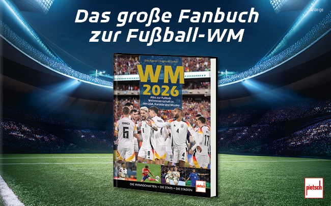Werbeteaser: Der Hintergrund zeigt ein Fußballstadion von der Rasenfläche aus gesehen. Oben steht in weißer Schrift: "Das große Fanbuch zur Fußball-WM". Darunter ist das Buch "WM 2026 - Alles zur Fußball WM 2026 in den USA, Kanada und Mexiko" aus dem Pietsch Verlag abgebildet. Der Link führt zu einer Themenwelt mit 5 Büchern zum Thema
