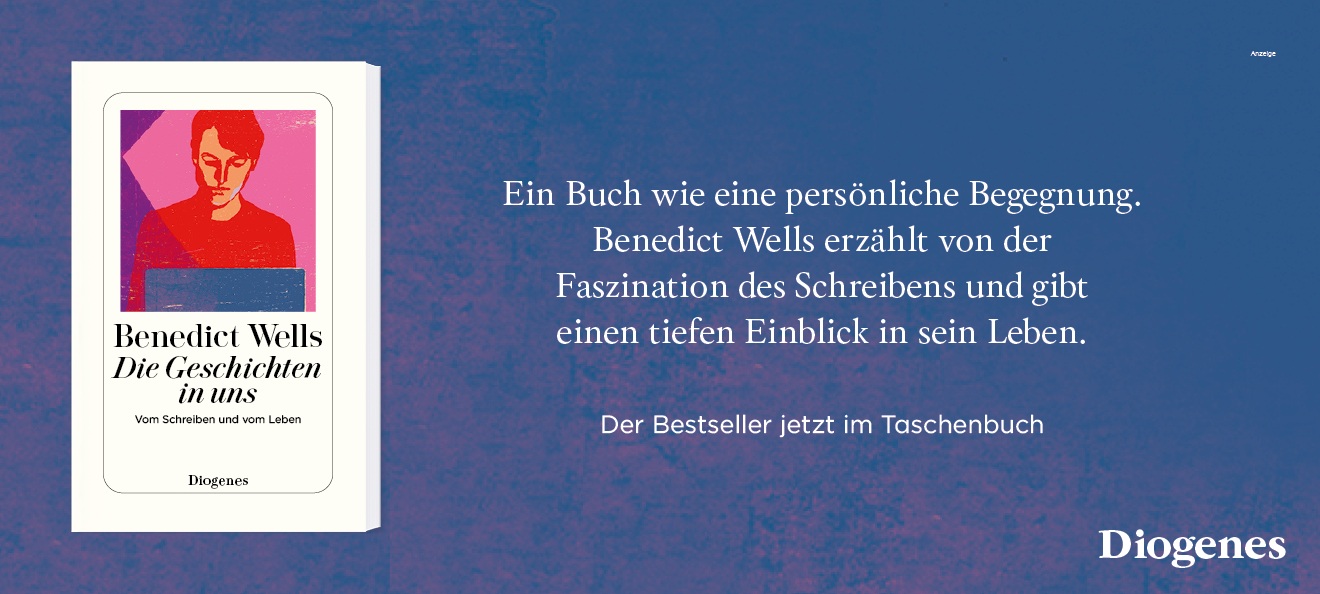 Werbebanner: Der Hintergrund blau. Rechts steht: "Ein Buch wie eine persönliche Begegnung. Benedict Wells erzählt von der Faszination des Schreibens und gibt einen tiefen Einblick in sein Leben." und kleiner darunter: "Der Bestseller jetzt im Taschenbuch". Links ist das Buch "Die Geschichten in uns. Vom Schreiben und vom Leben." von Benedict Wells aus dem Diogenes Verlag abgebildet. Der Link führt zur Detailseite des Titels mit Bestellmöglichkeit